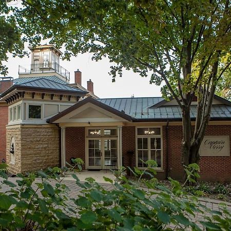 Merry Mansion East Dubuque 外观 照片