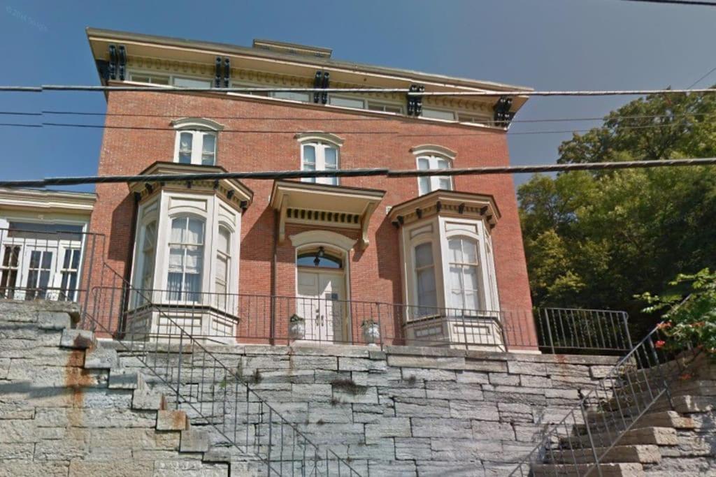 Merry Mansion East Dubuque 外观 照片