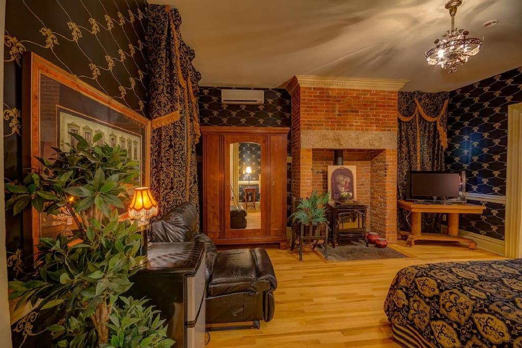 Merry Mansion East Dubuque 外观 照片