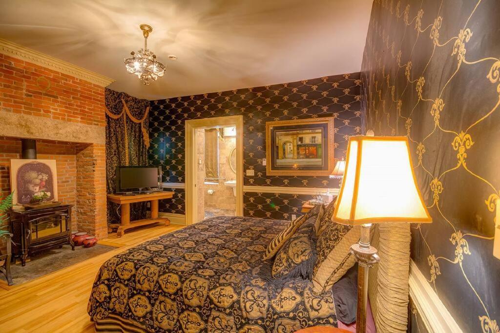 Merry Mansion East Dubuque 外观 照片