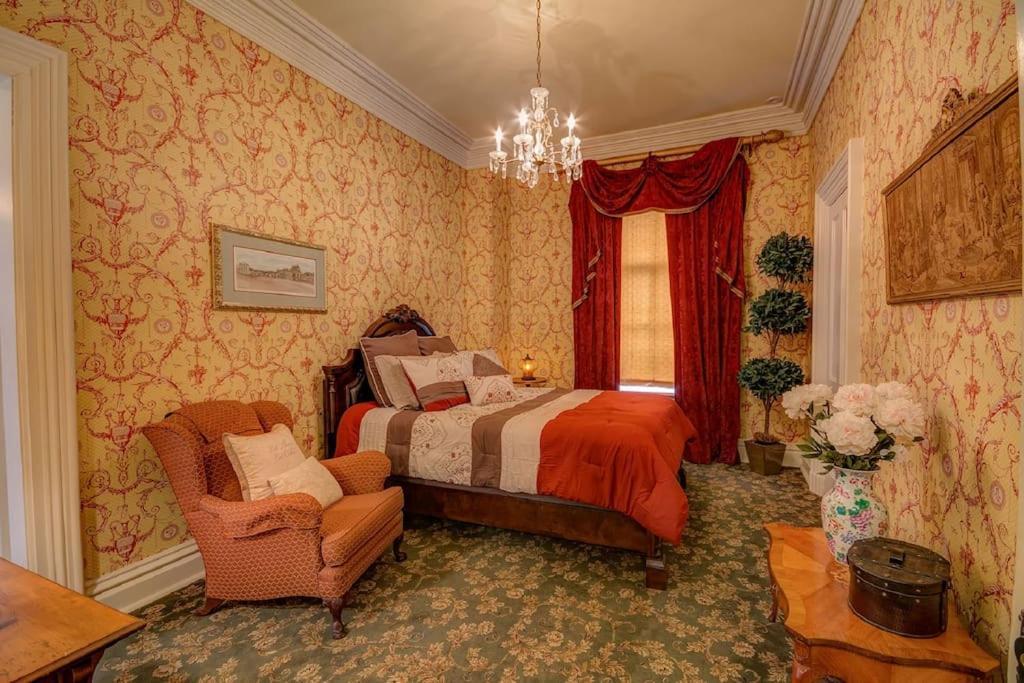 Merry Mansion East Dubuque 外观 照片
